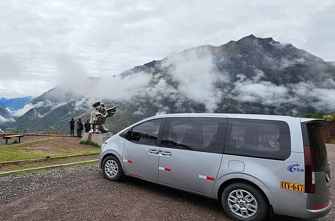 The best tour to the Sacred Valley: 1 day of history and Inca landscapes - Ollantaytambo: protected terraces, Spanish invasion context, and a proper send-off