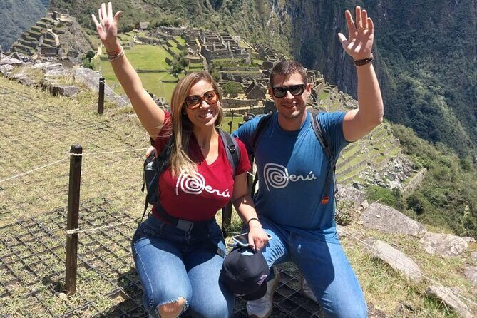 Tour 2 Dias por el Valle Sagrado a Machu Picchu - Chinchero: textiles first, then terraces and a temple on Inca bones
