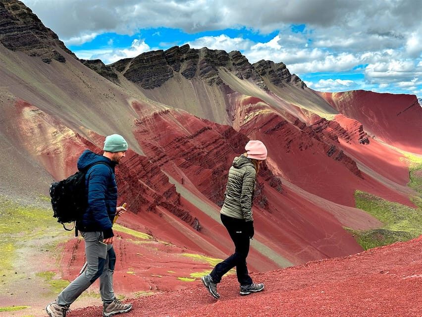 Tour de un día a la Montaña del Arco Iris y el Valle Rojo - The Red Valley descent: where the day slows down in a good way