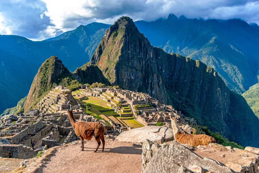Tour Machu Picchu + Mountain of Huayna Picchu 2 days - Day 2: Machu Picchu with a guide, then Huayna Picchu at 9:00