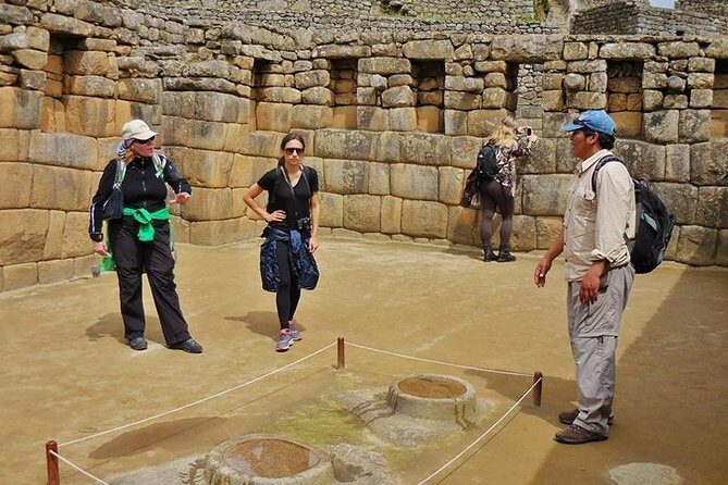 Tour to Machu Picchu 2D-1N by 360 ° Panoramic train INCA RAIL From Your hotel in Cusco. - The early bus to Machu Picchu: how the timing helps you enjoy the citadel