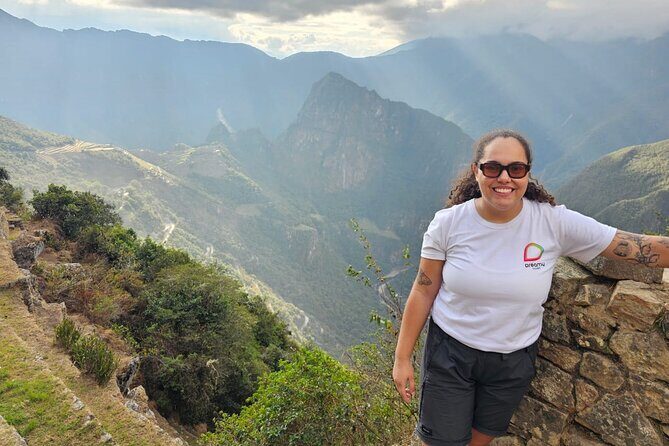Trek Inca Trail Machu Picchu 2 days - Day 2 at Machu Picchu: dawn bus, guided tour, and optional climbs
