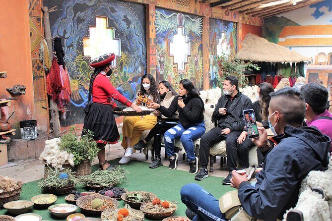 Unforgettable Experience in the Sacred Valley of the Incas Cusco - Mercado de Artesanías and Chincheros: where textiles get serious