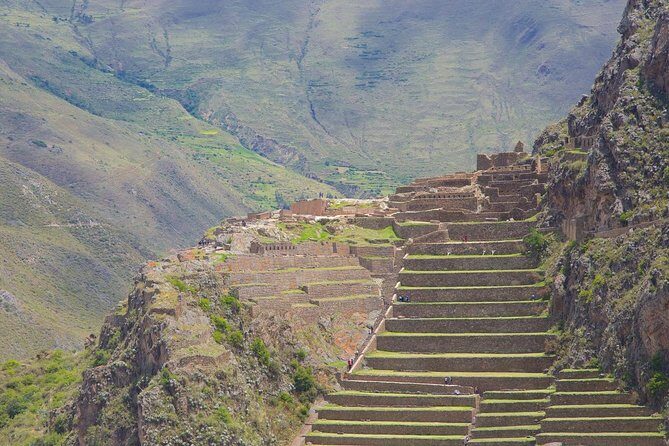 Unforgettable Experience in the Sacred Valley of the Incas Cusco - Urubamba lunch: a scheduled break in the middle of ruins