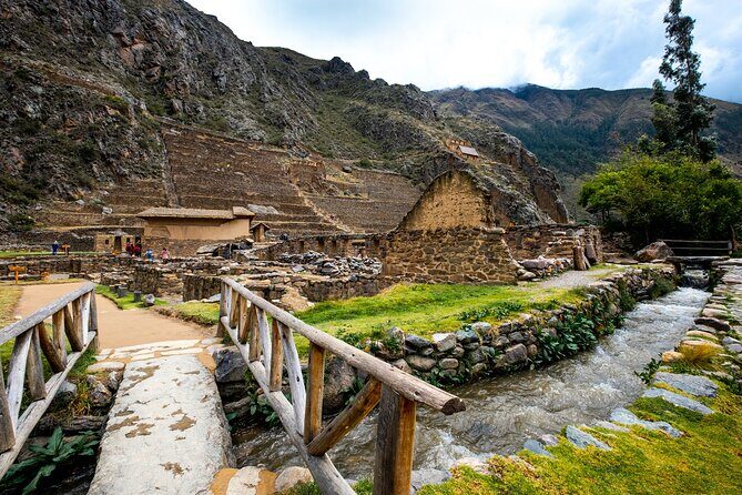 Visit to the Sacred Valley with a Guide in One Day - Urubamba and the foot of Chicon: the midday rhythm