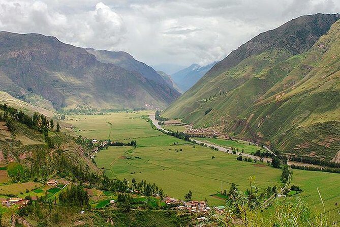 Visit to the Sacred Valley with a Guide in One Day - Chinchero at the end: mestizo and colonial style in one last stop