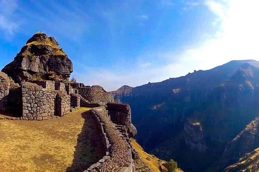 "Waqra Pucara, The Majestic Fortress Revealing Secrets of the Andes". - The hike: about 3 hours of altitude and panoramas